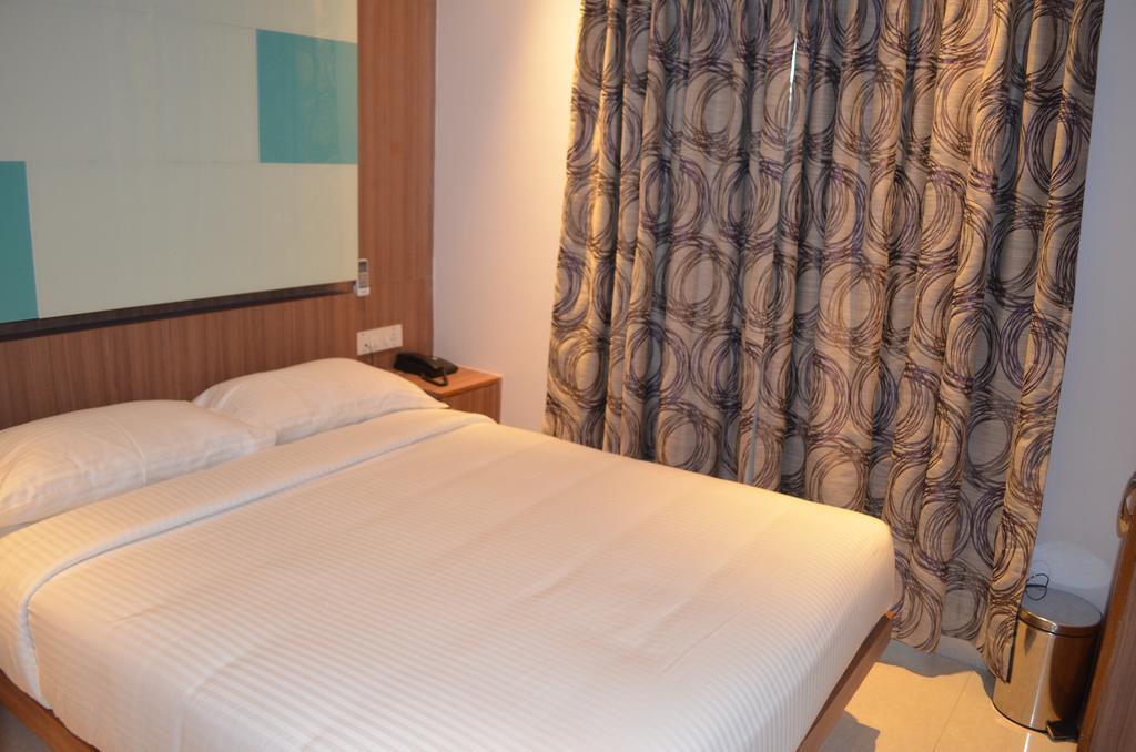 Itsy Hotels Hiland Suites Bangalore Oda fotoğraf